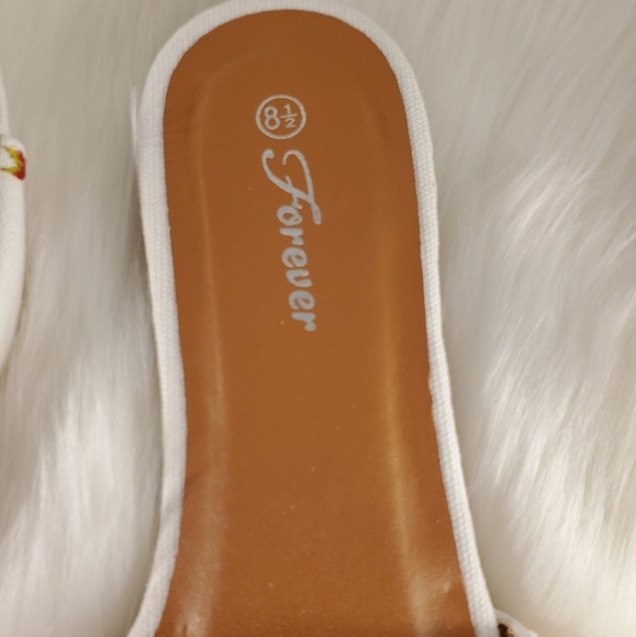 HOST PICK! NIB FOREVER FLORAL SANDALS SIZE 8.5 - Picture 6 of 6